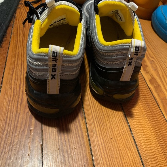 Air max 97size 8 - Picture 2 of 5
